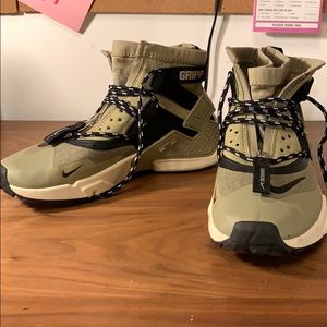 Men Nike Air Huarache Gripp size 10
